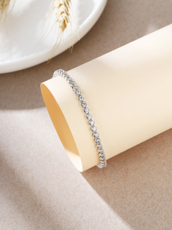 High-Quality 18K Gold  tennis bracelet with diamonds. Minimum 3cts or above. Excellent for daily or party use.